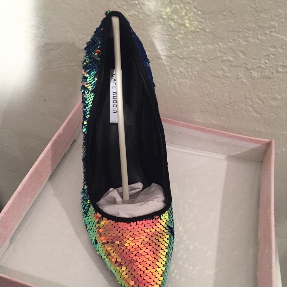 Heels - Picture 3 of 4
